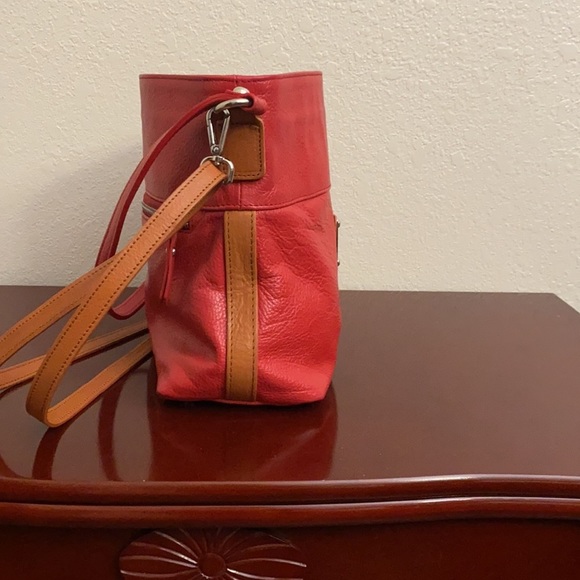VALENTINA ITALY GENUINE LEATHER ADJUSTABLE RED CROSSBODY!! - Picture 9 of 12